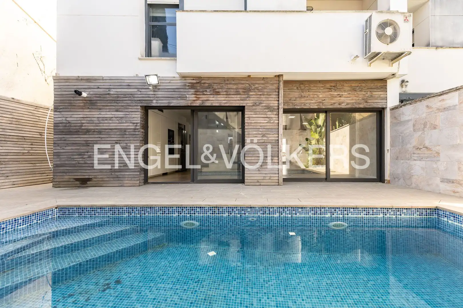 Piscina de Casa adosada en venta en Canet de Mar con Aire acondicionado, Calefacción y Jardín privado