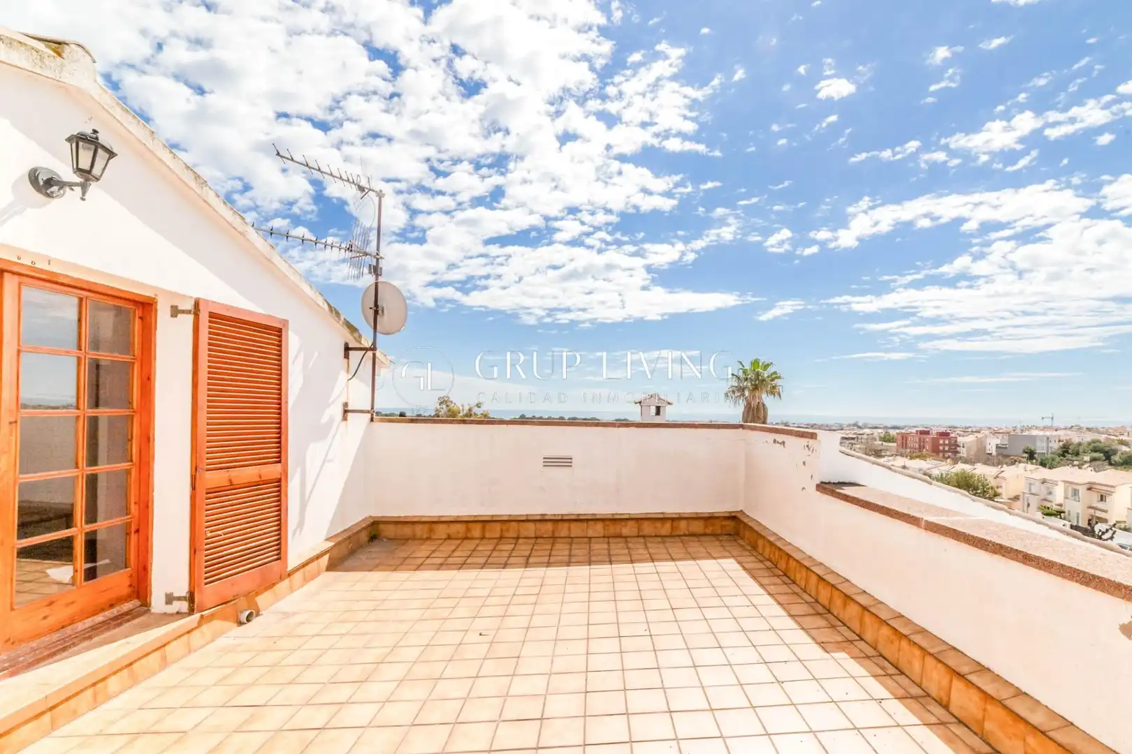 Vista exterior de Casa o chalet en venta en Vilanova i la Geltrú con Calefacción, Jardín privado y Terraza