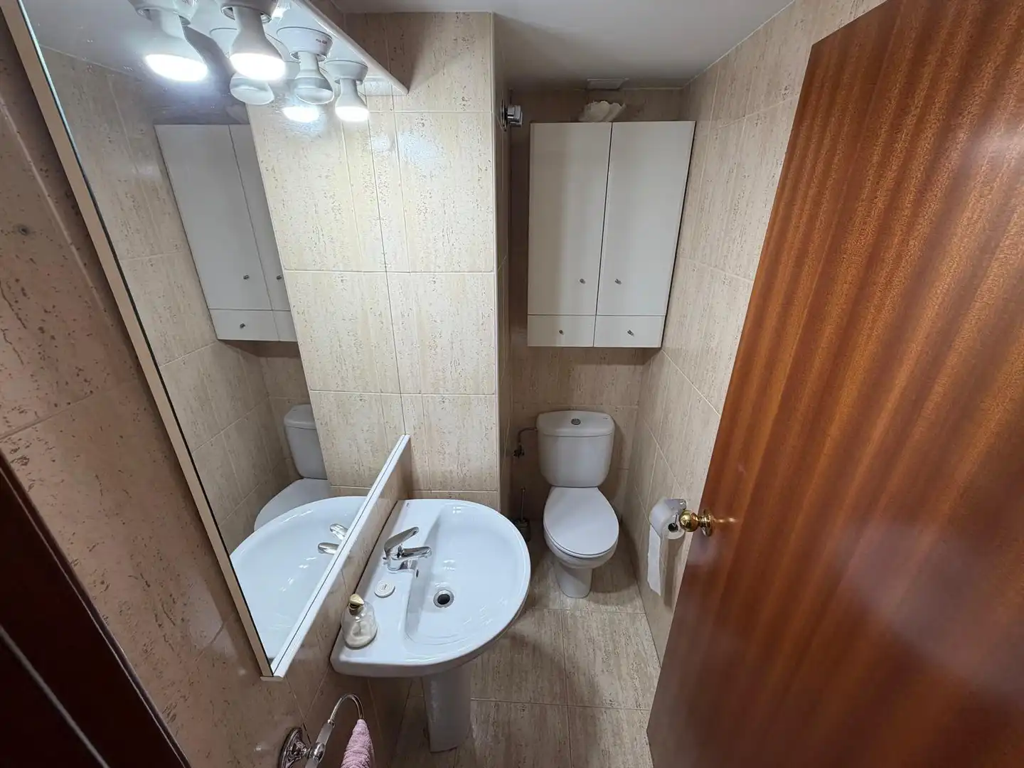 Bathroom of Flat for rent in Rubí  with Air Conditioner, Furnished and Oven