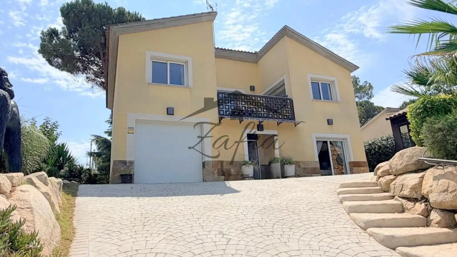 Casa con balcón en venta en Carrer Carrer Montjuïc