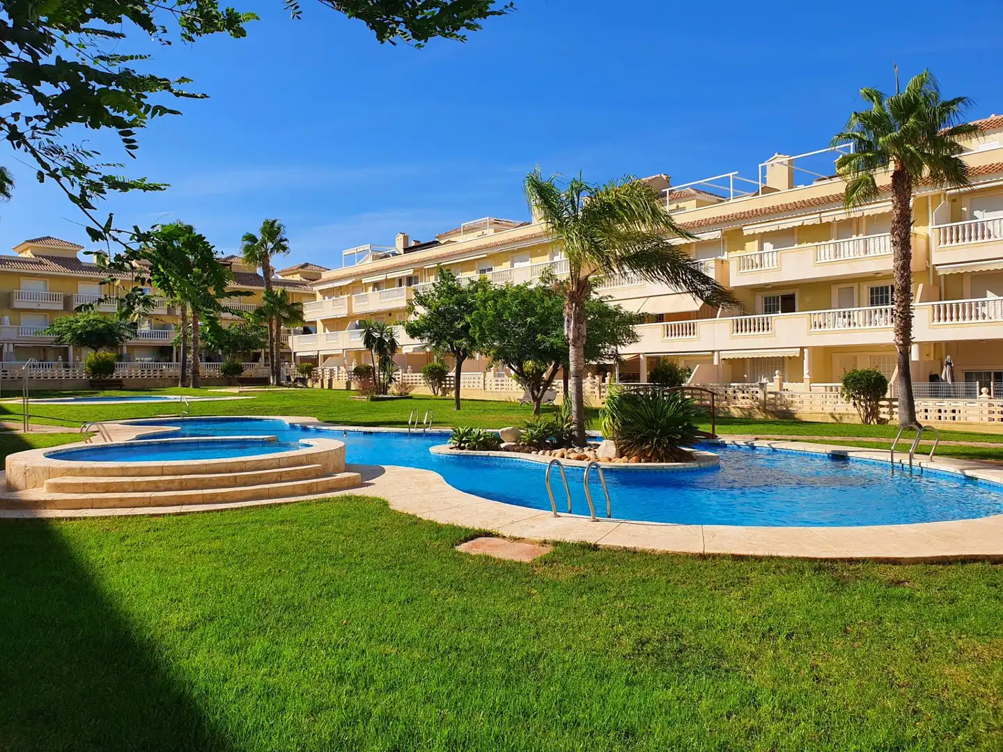 Vista exterior de Planta baja en venta en Santa Pola con Aire acondicionado, Calefacción y Jardín privado