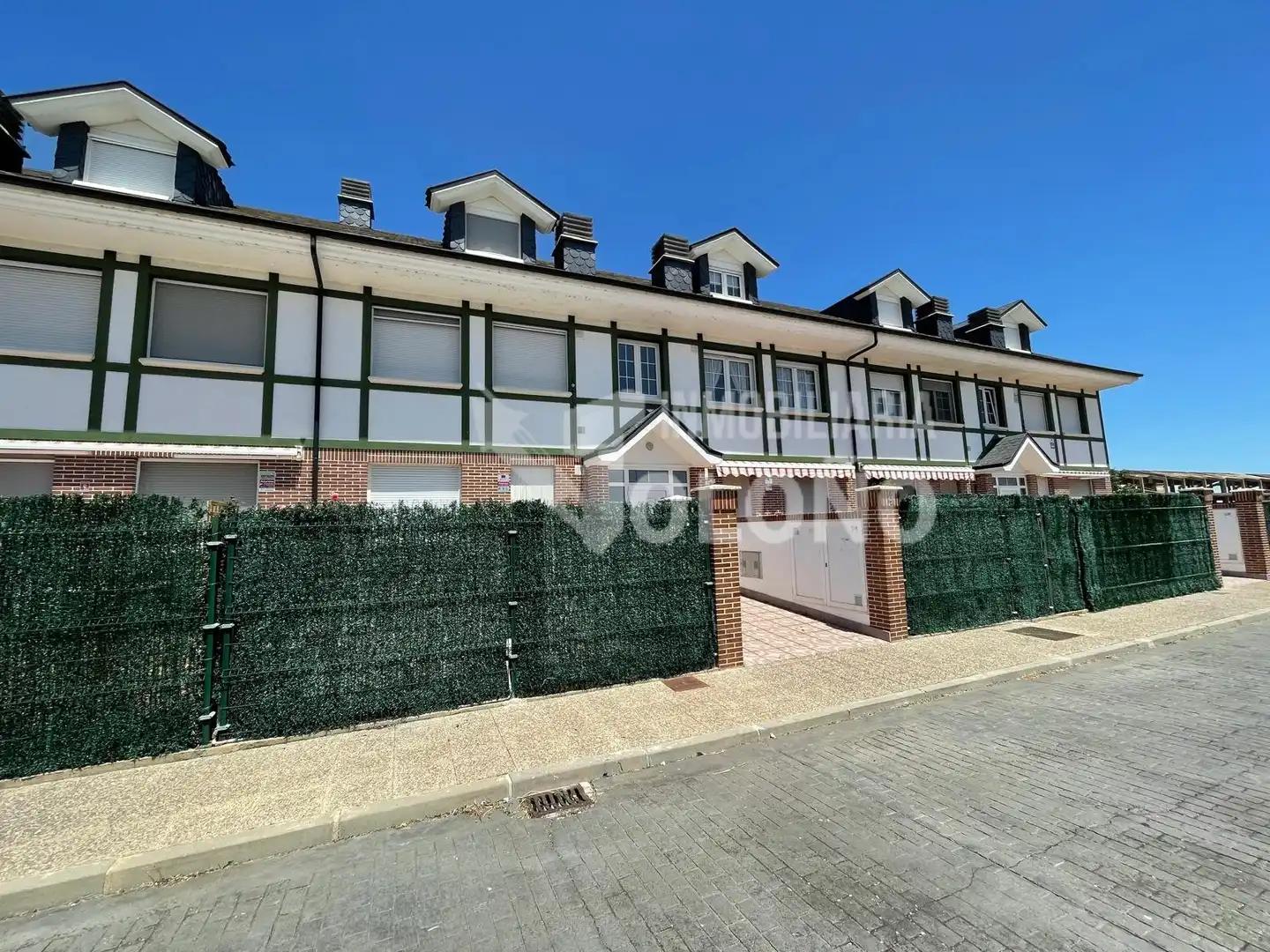 Vista exterior de Dúplex en venta en Castañares de Rioja con Calefacción, Parquet y Terraza