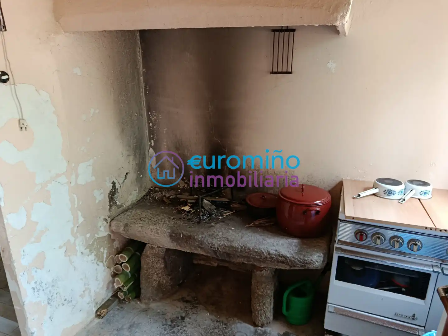 Cocina de Casa o chalet en venta en Salvaterra de Miño con Jardín privado, Trastero y Amueblado