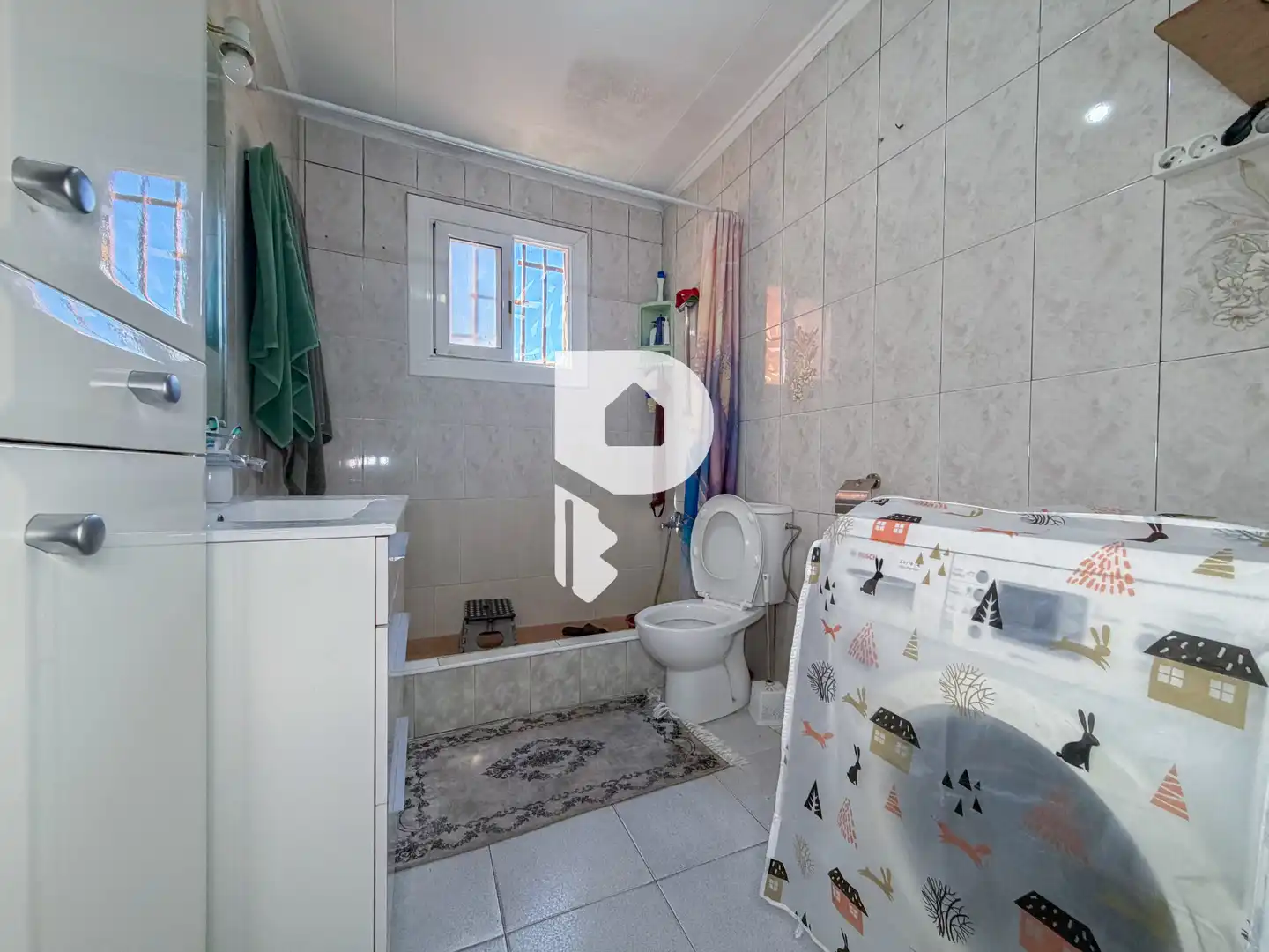 Badezimmer von Haus oder Chalet zum Verkauf in Sant Vicenç Dels Horts mit Terrasse, Abstellraum und Fernseher