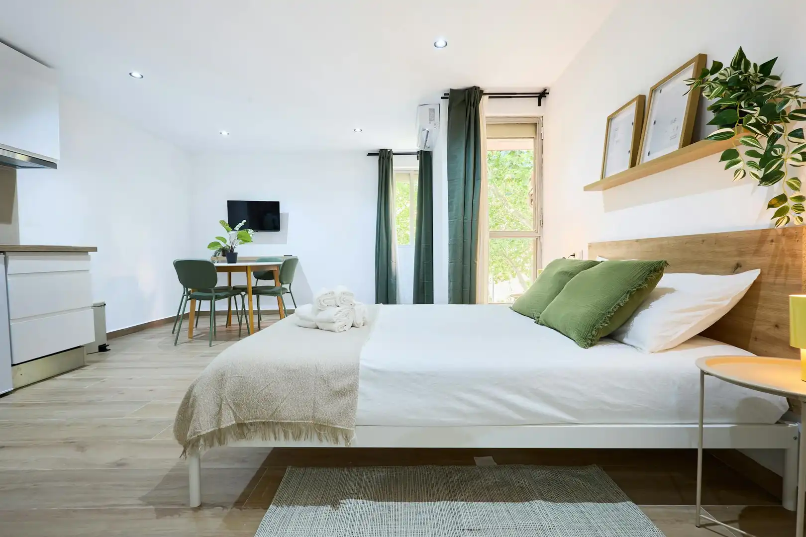 Bedroom of Flat for rent in Valencia  with Air Conditioner, Heating and Furnished