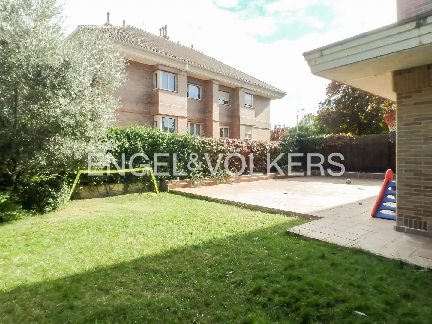 Vista exterior de Pis de lloguer en Madrid amb Aire condicionat, Calefacció i Jardí privat