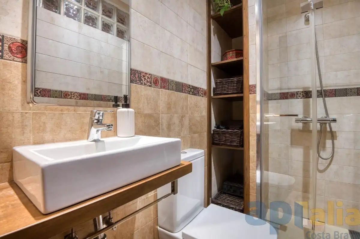 Baño de Casa adosada en venta en Sant Feliu de Guíxols con Calefacción, Jardín privado y Terraza