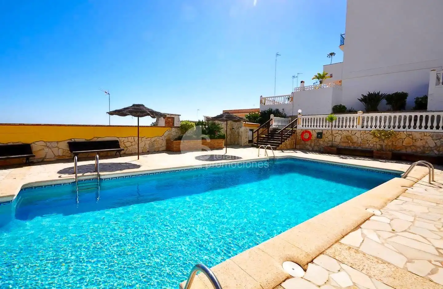 Piscina de Casa adosada en venda en Málaga amb Aire condicionat, Terrassa i Traster