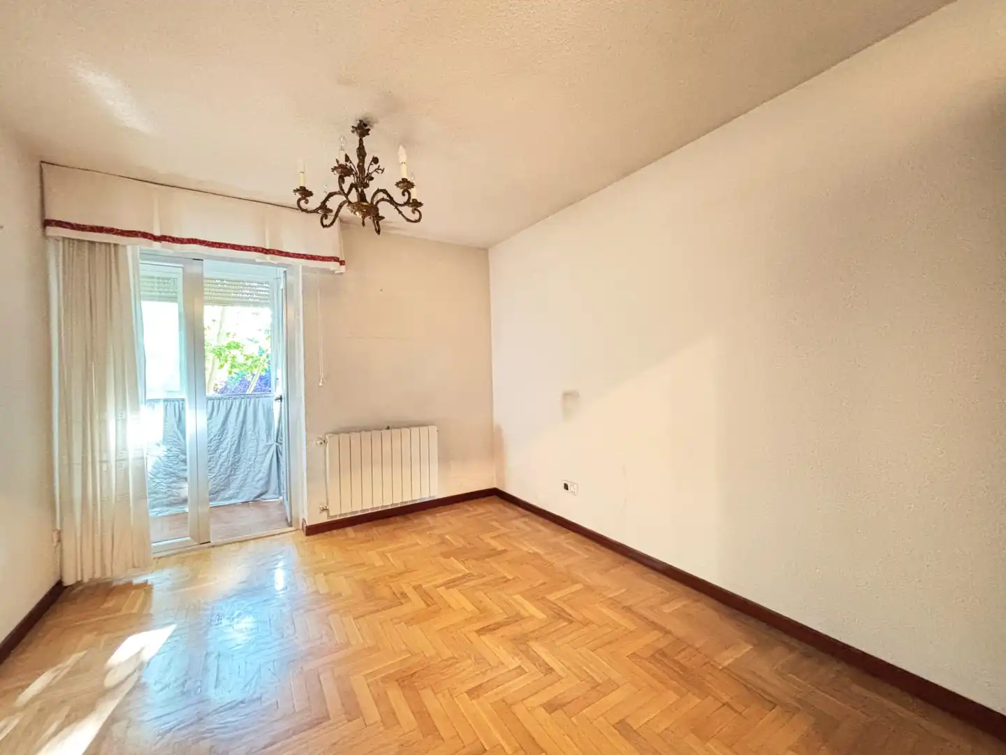 Bedroom of Flat for sale in Madrid  with Heating, Parquet flooring and Terrace