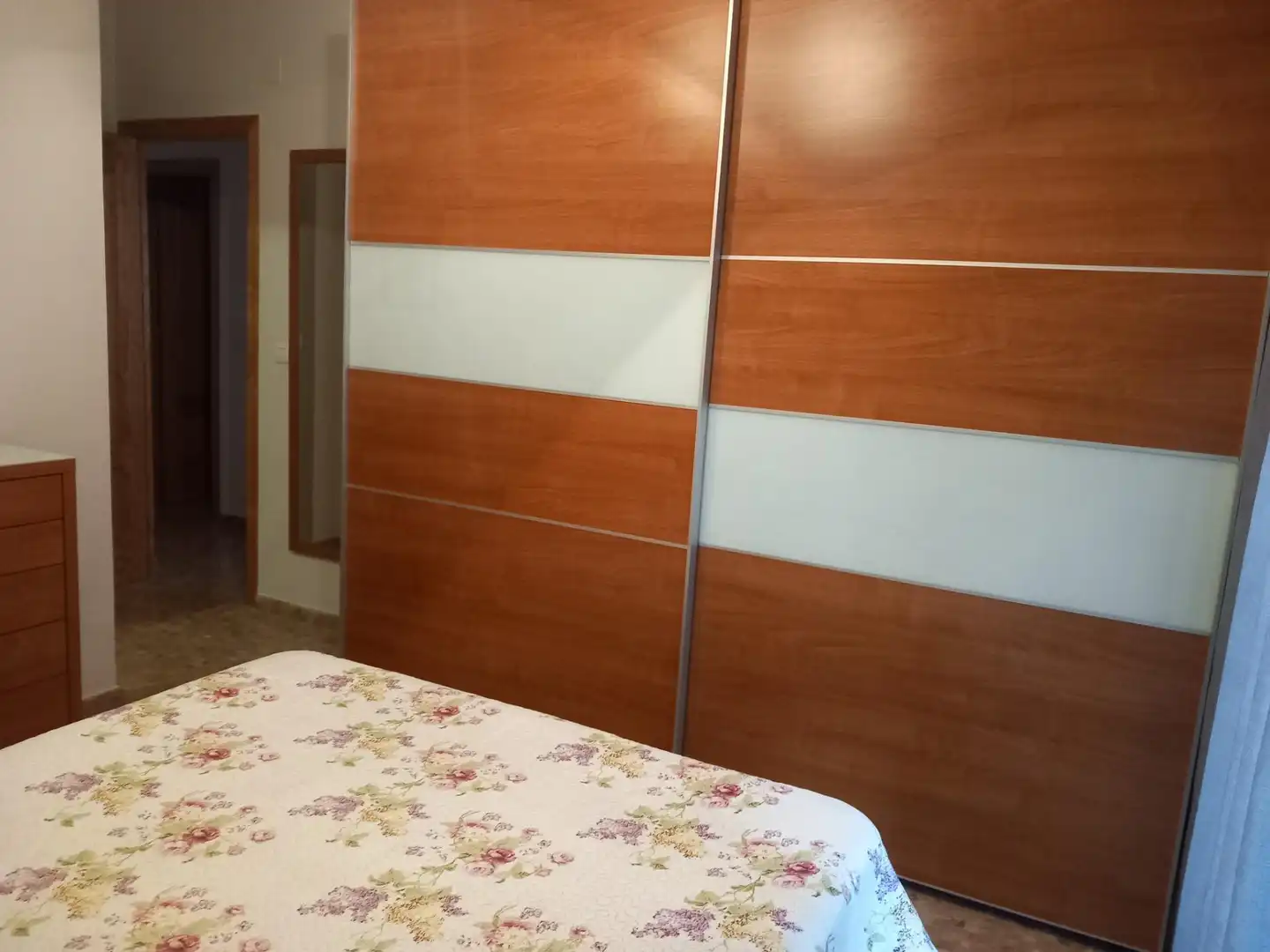 Dormitori de Pis de lloguer en Motril amb Aire condicionat, Moblat i Balcó