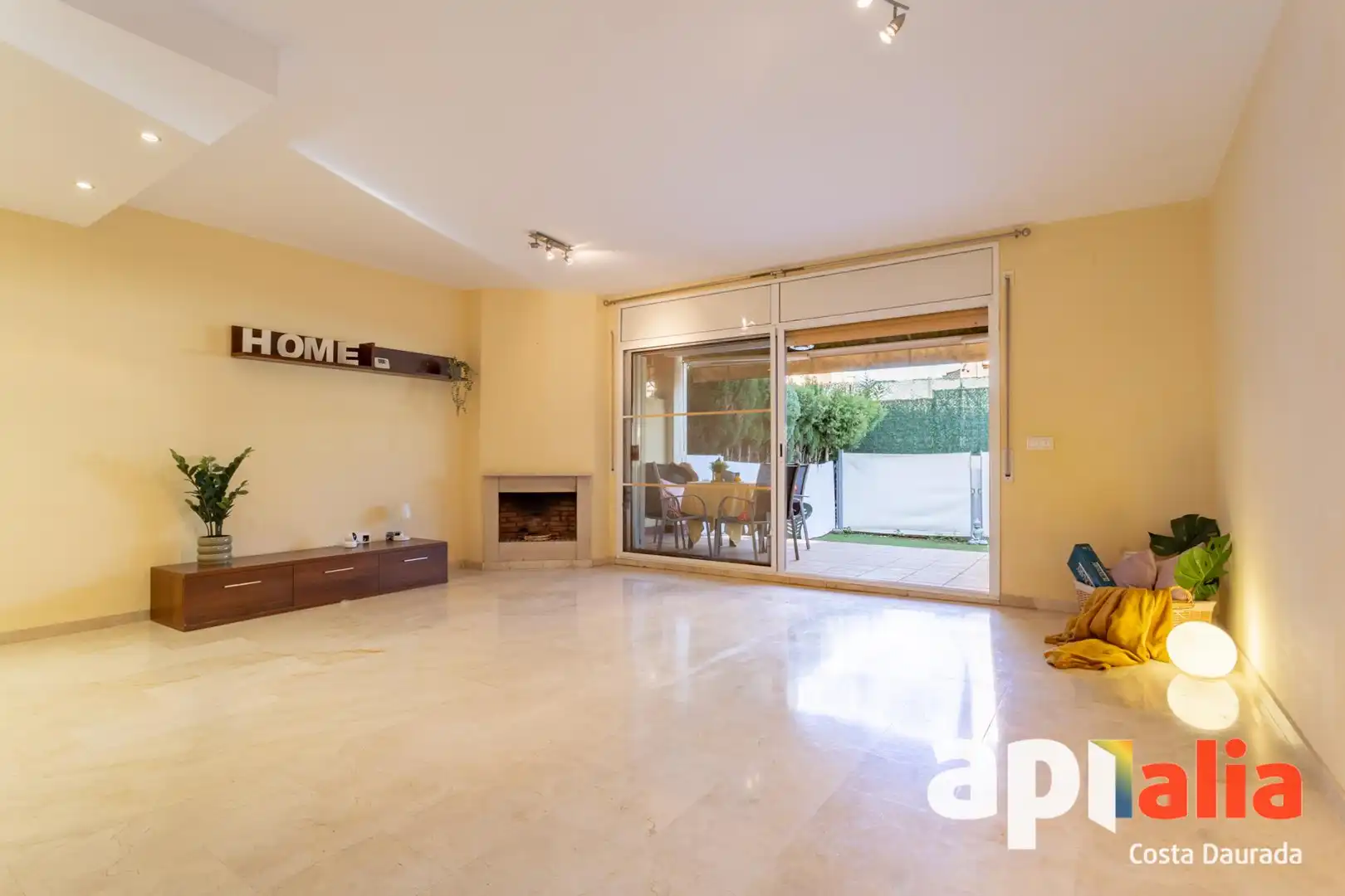 Sala de estar de Casa adosada en venta en Cambrils con Calefacción, Jardín privado y Terraza