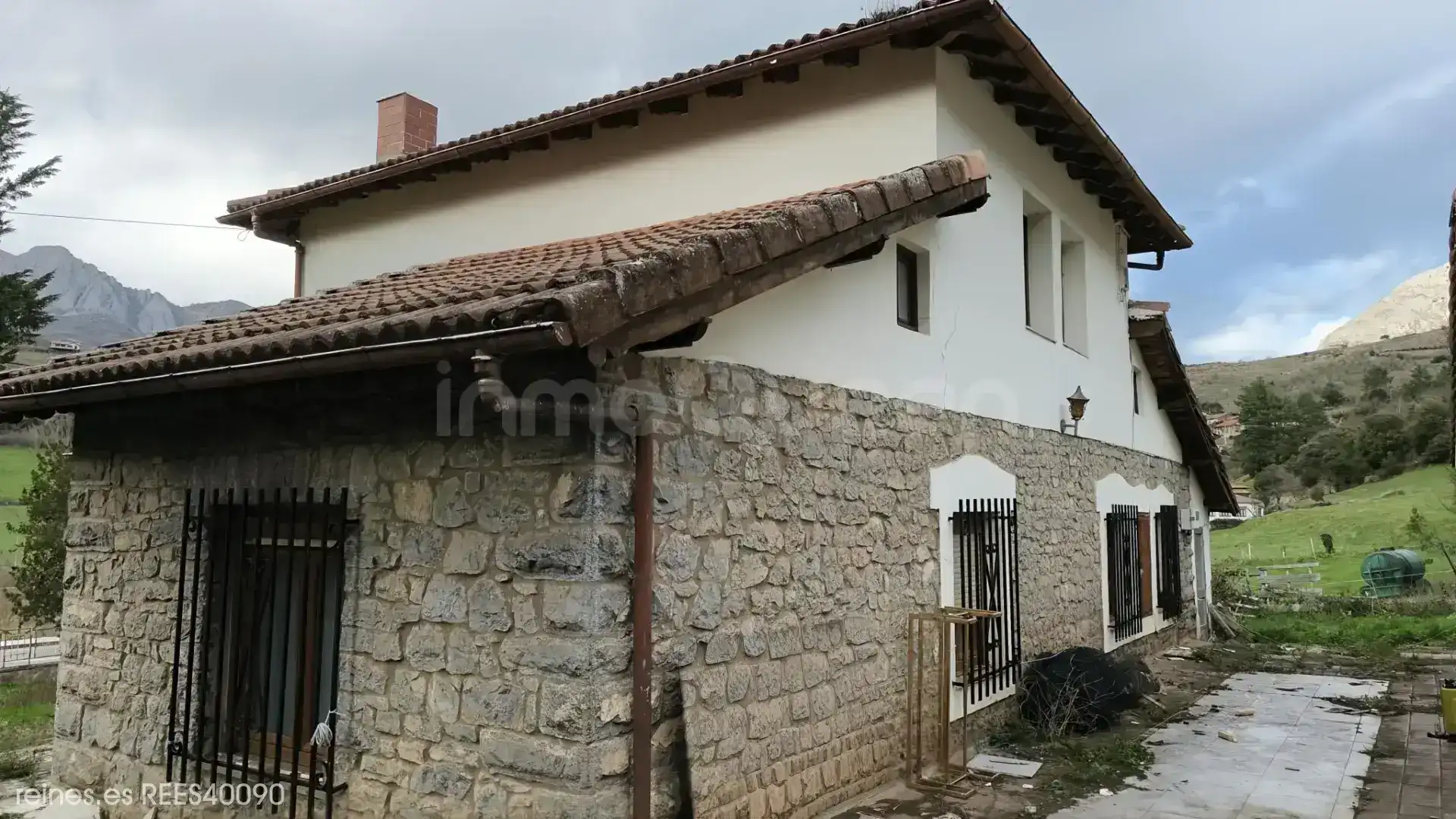 Exterior view of Houses for sale in Cillorigo de Liébana  with Private garden