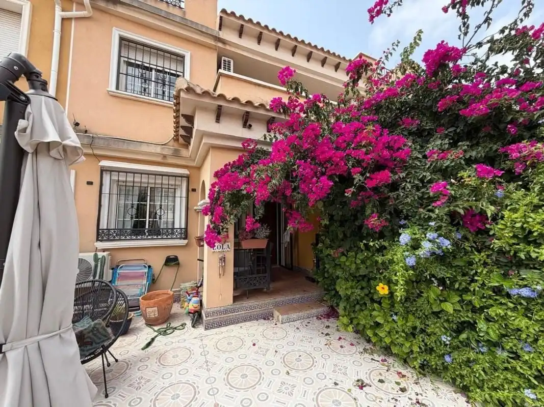 Casa con piscina in vendita a Nueva Torrevieja - Aguas Nuevas, imagen 2