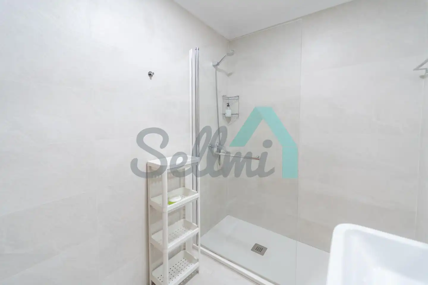 Badezimmer von Wohnung zur Miete in Parres mit Heizung, Parkett und Terrasse
