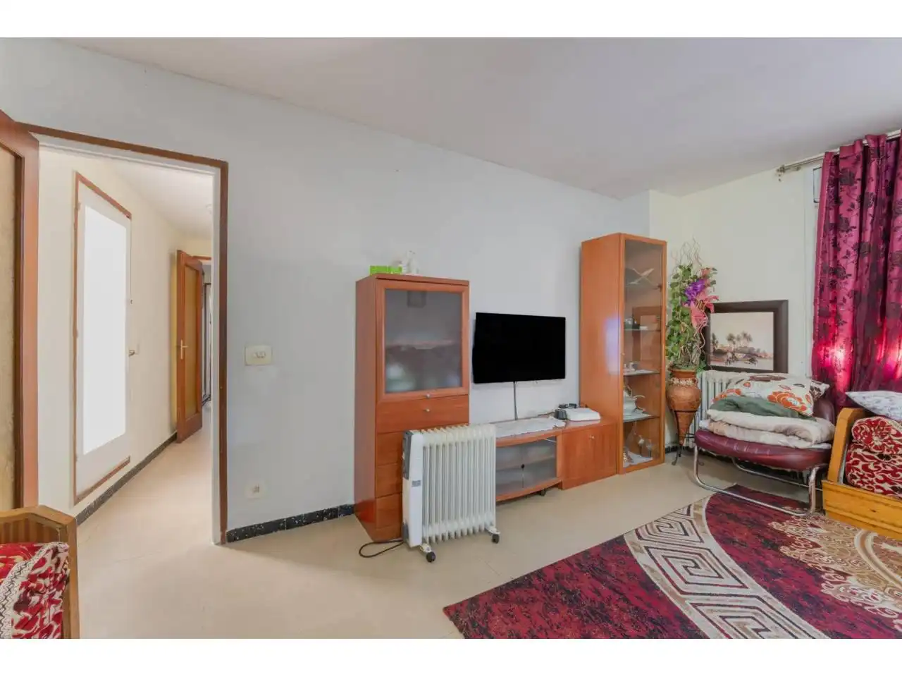 Wohnzimmer von Wohnung zum Verkauf in Salt mit Heizung