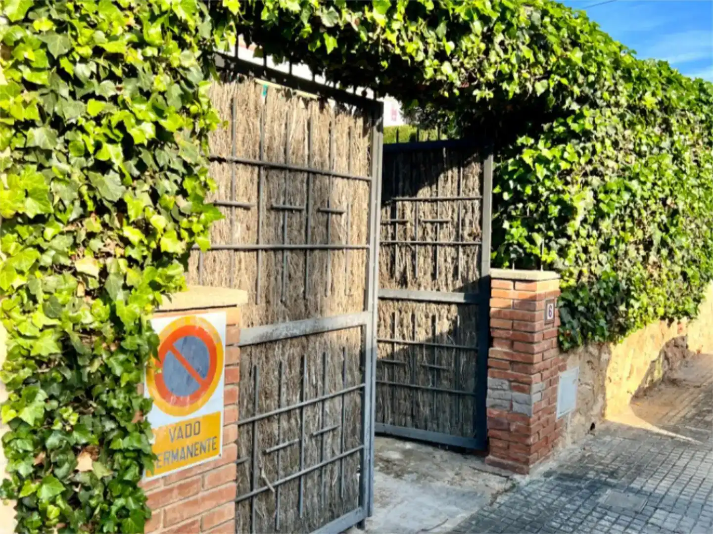 Vista exterior de Casa adosada en venda en Torredembarra amb Aire condicionat