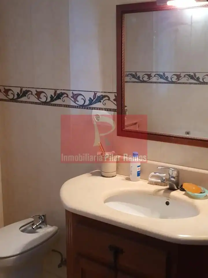 Bathroom of Houses for sale in Molinaseca  with Private garden, Parquet flooring and Storage room