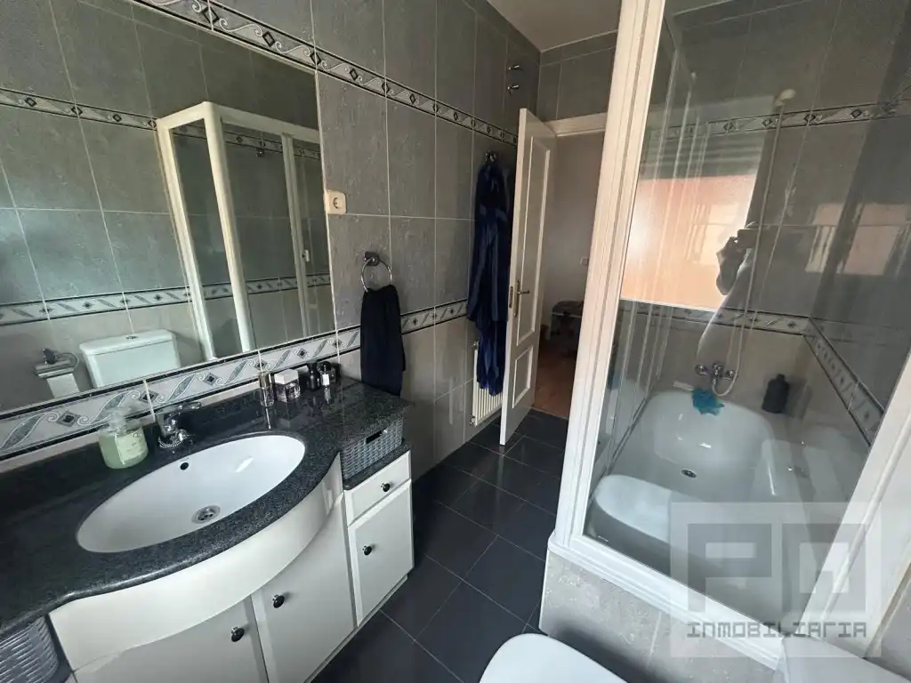 Bathroom of Houses for rent in Las Navas del Marqués 