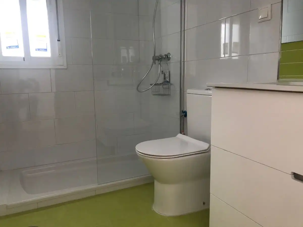 Badezimmer von Wohnung zum Verkauf in San Fernando mit Klimaanlage und Terrasse