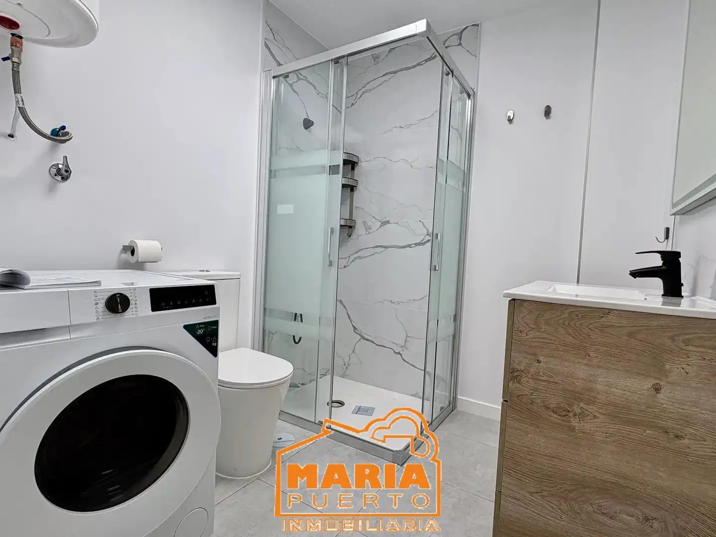Baño de Apartamento para compartir en Málaga con Aire acondicionado, Amueblado y Lavadora