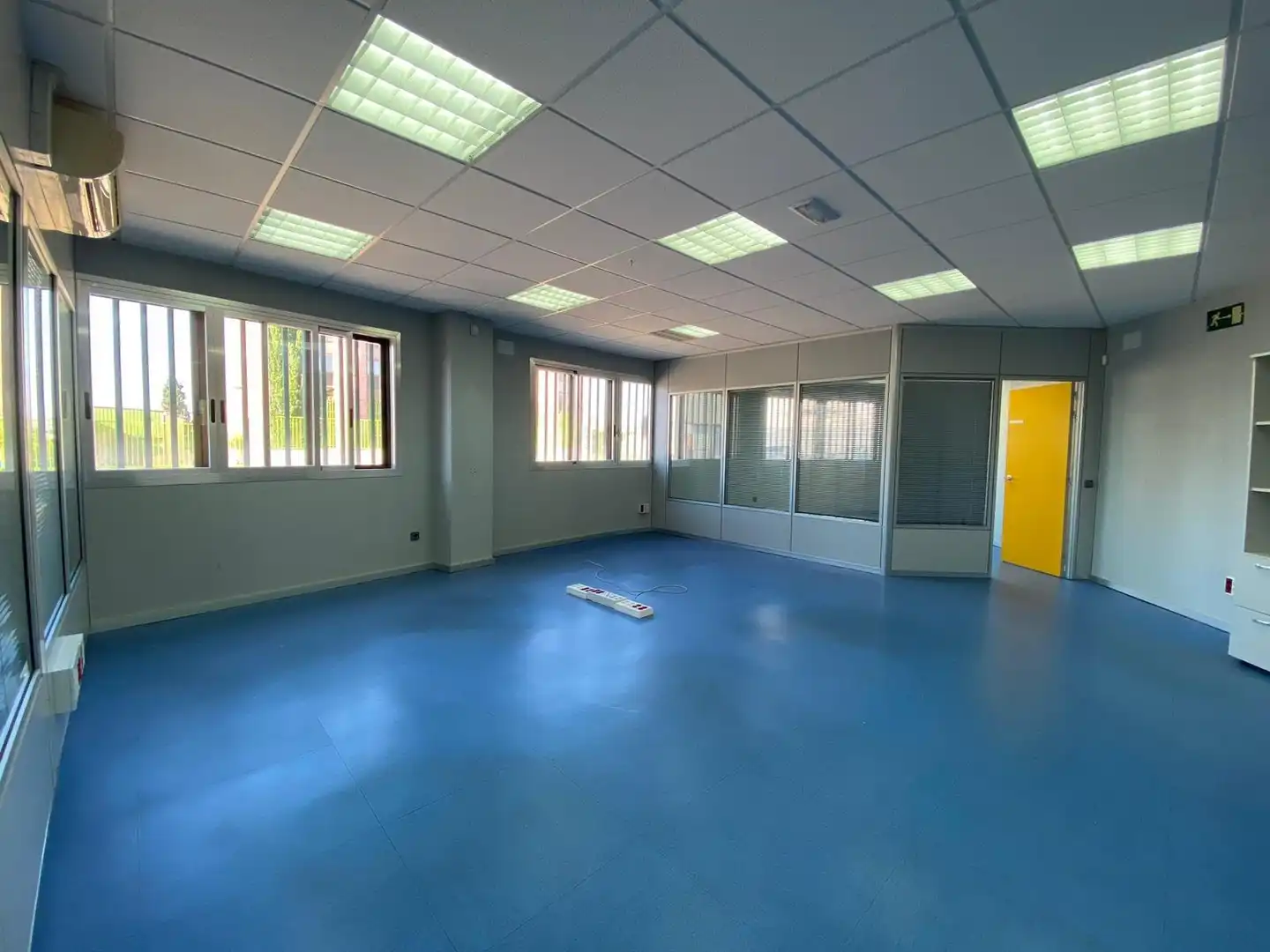 Nave industrial en venta en Torres de la Alameda