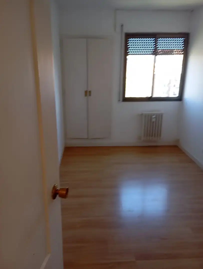 Bedroom of Flat for rent in Zaragoza  with Air Conditioner, Heating and Private garden