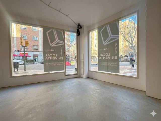 Local comercial en Venta en Carrer de las Navas de Tolosa en El Camp de l'Arpa del Clot