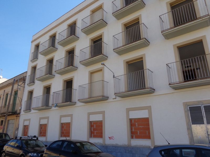 Exterior view of Garage for sale in Figueres