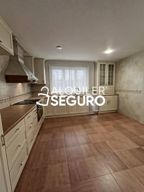 Cuina de Casa o xalet de lloguer en Torrejón de Ardoz amb Aire condicionat, Calefacció i Terrassa