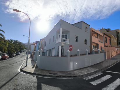 Vista exterior de Casa adosada en venda en La Guancha amb Terrassa i Forn