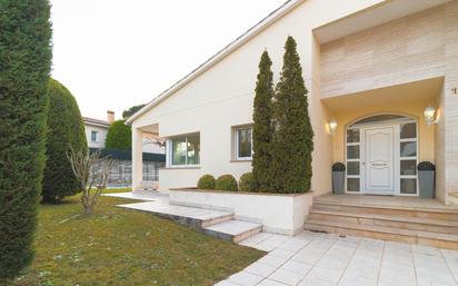 Vista exterior de Casa o xalet en venda en Aiguaviva amb Aire condicionat, Calefacció i Jardí privat