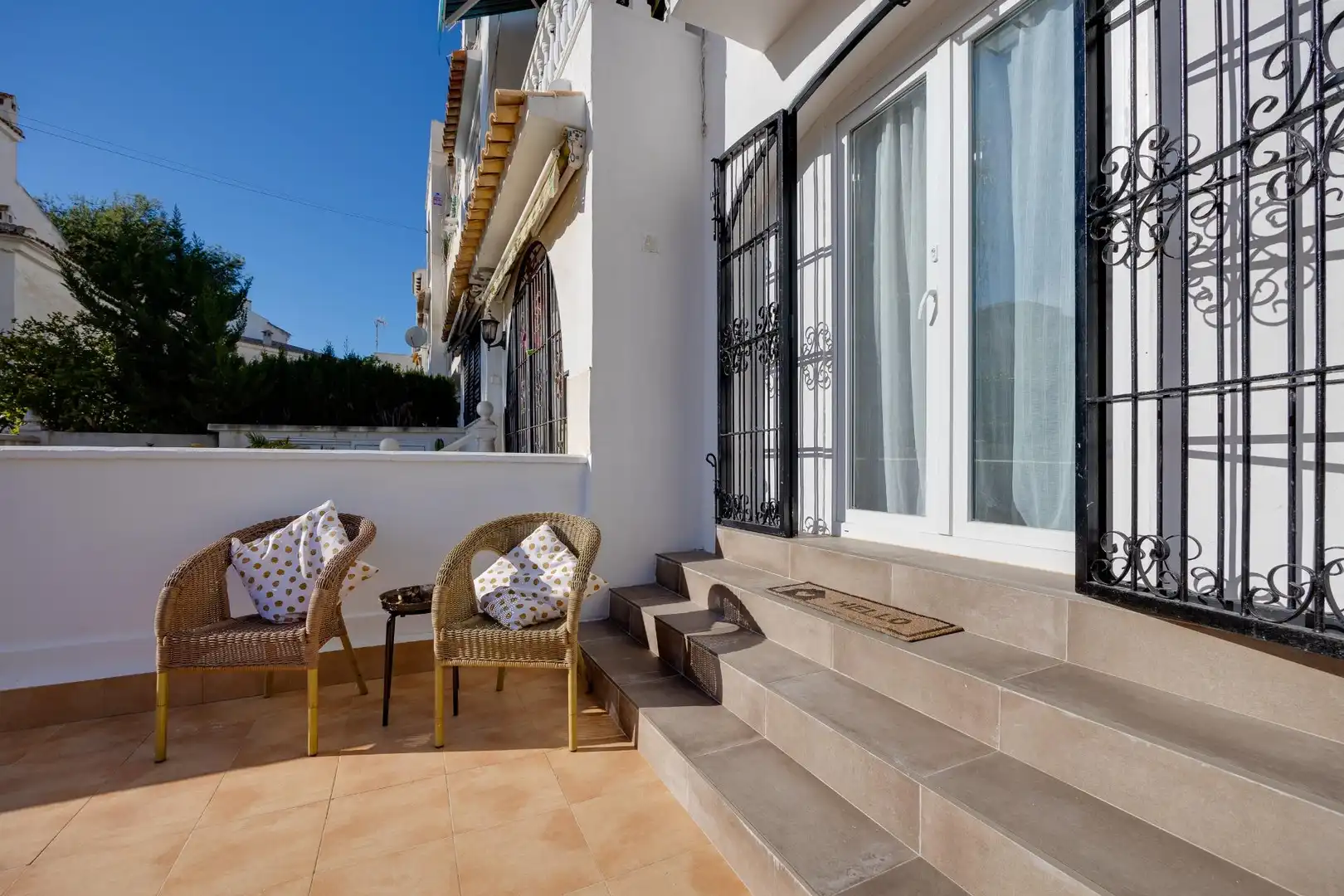 Terrassa de Casa o xalet en venda en Torrevieja amb Aire condicionat, Jardí privat i Moblat