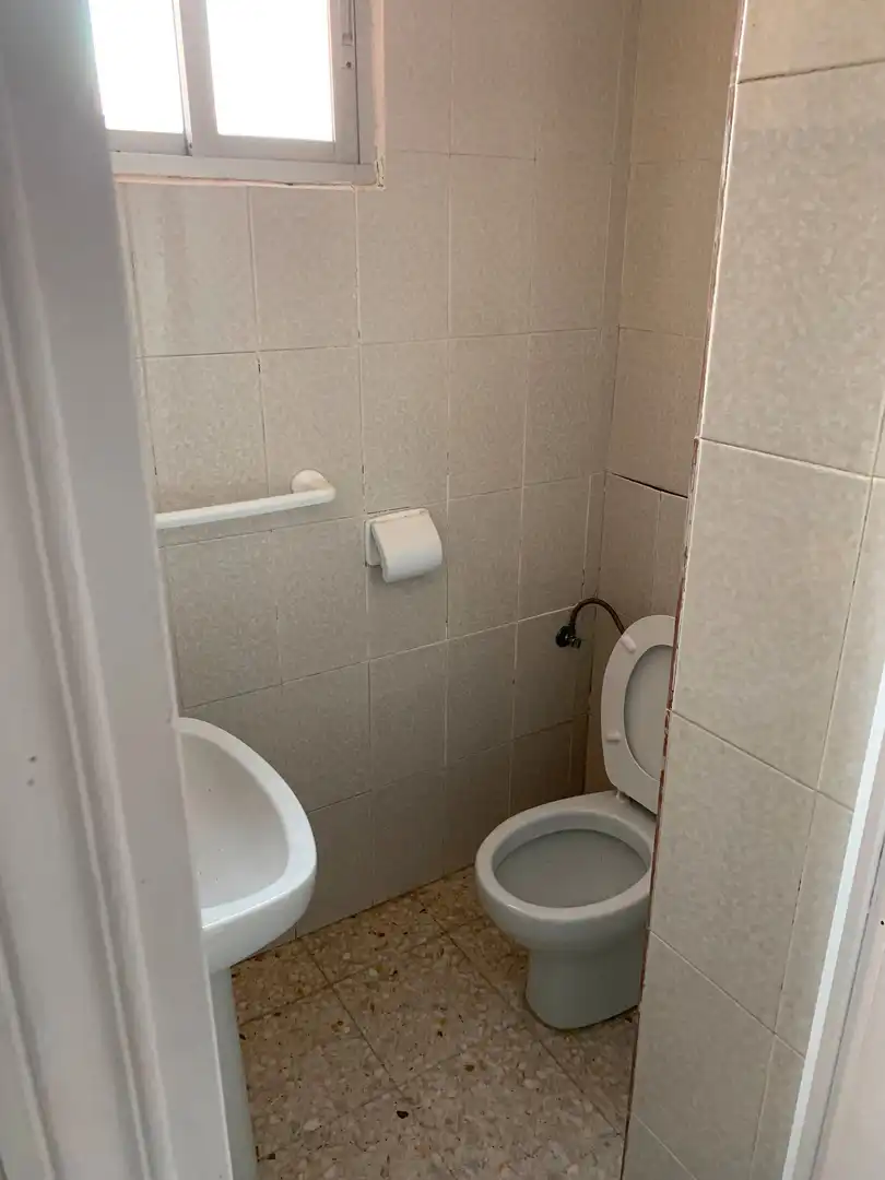 Badezimmer von Geschaftsraum zum Verkauf in La Adrada  mit Klimaanlage und Internet