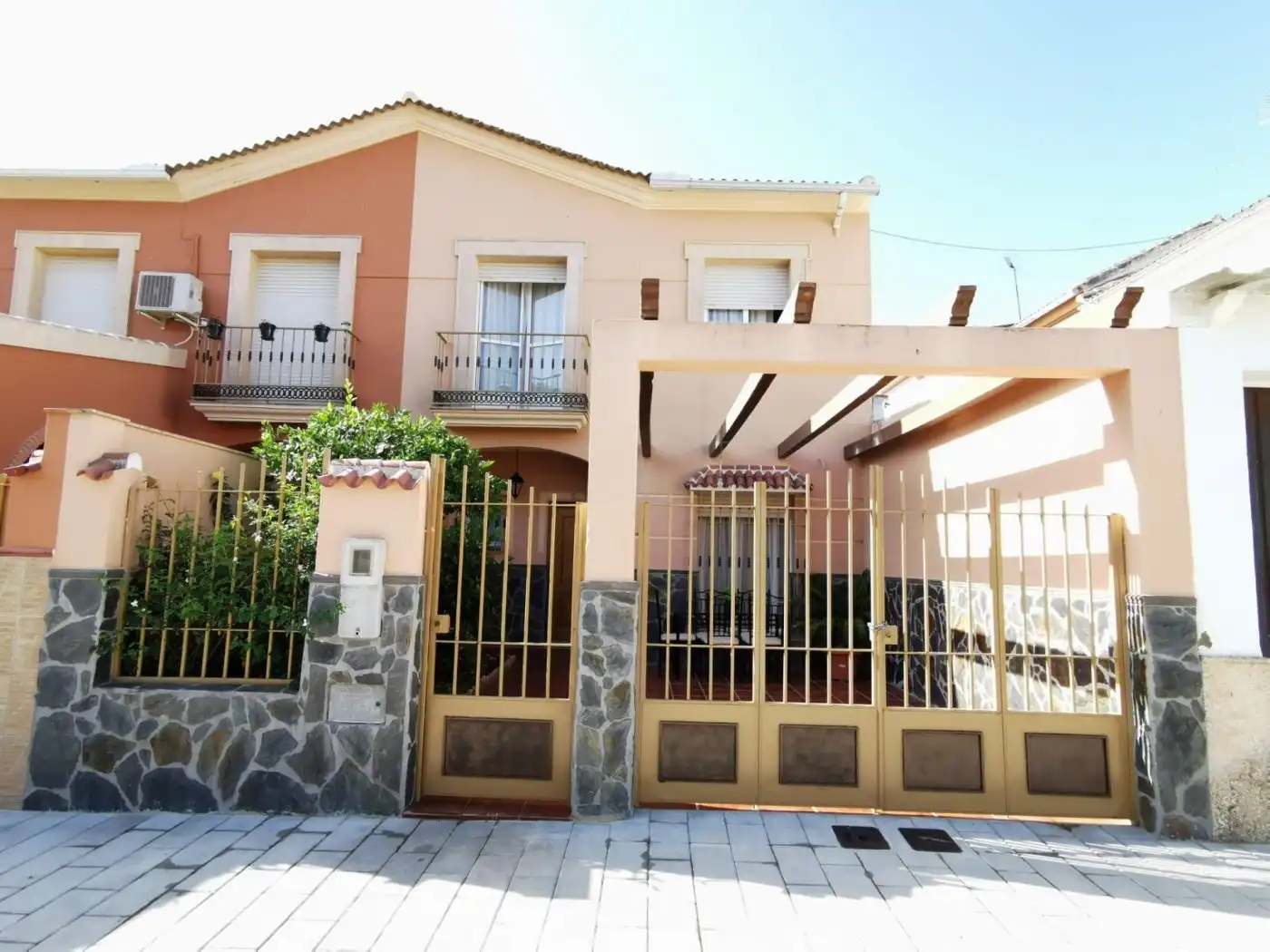 Casa adosada en venta en Benamejí