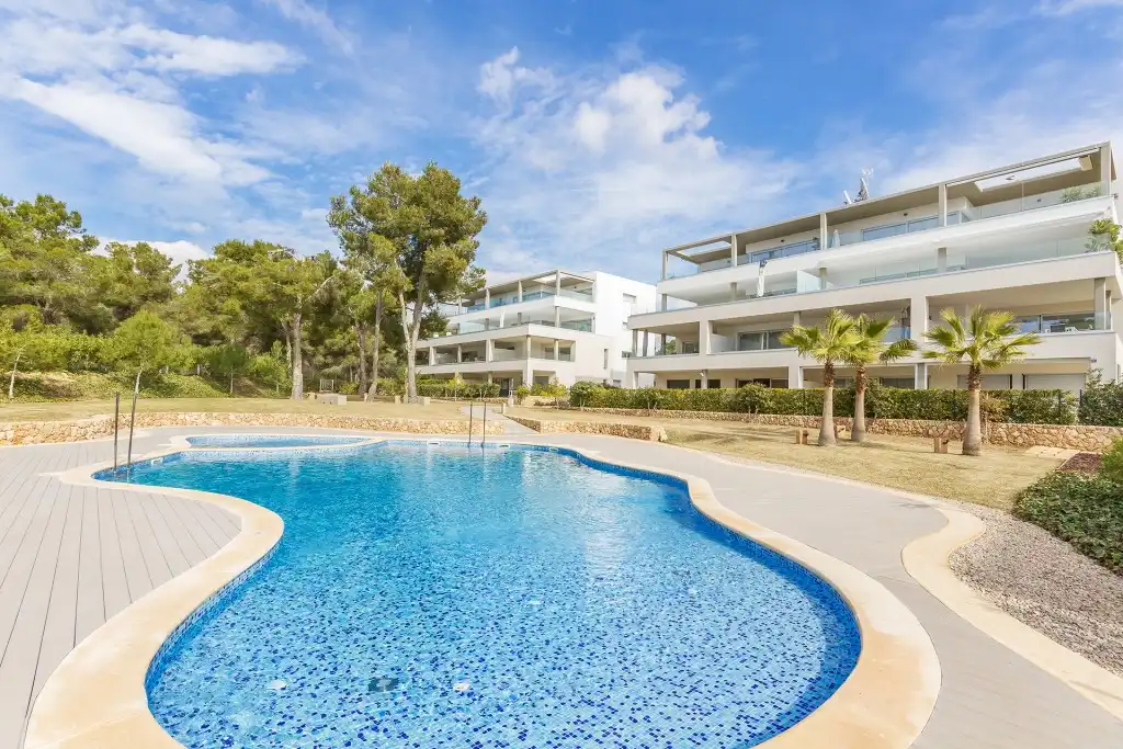 Piscina de Apartament en venda en Calvià amb Aire condicionat, Calefacció i Jardí privat