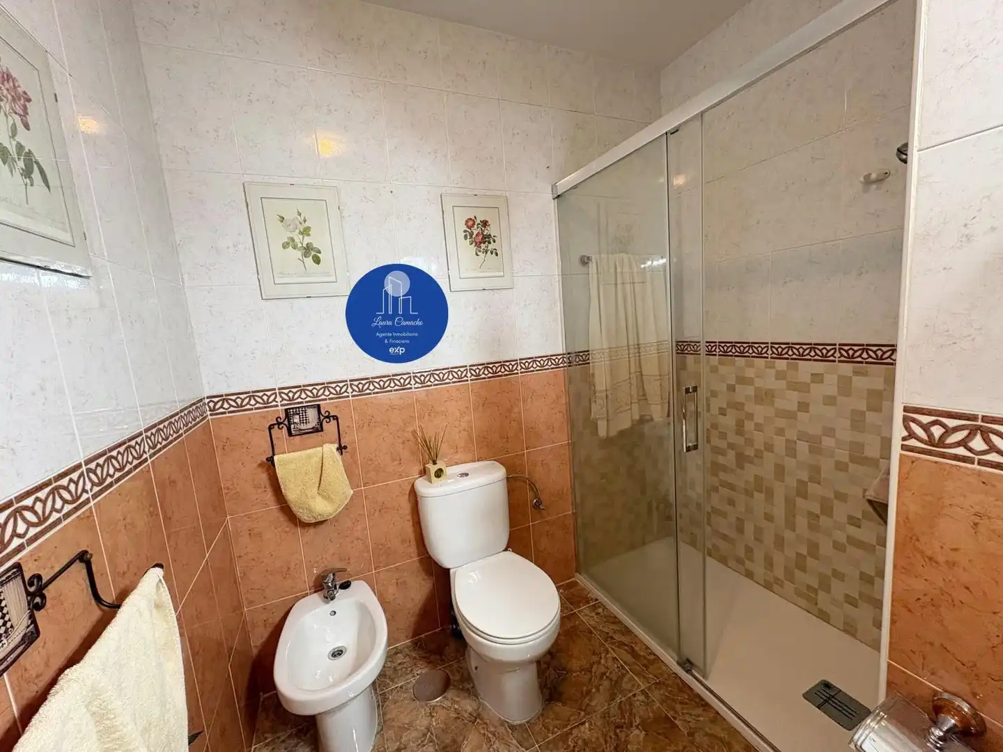 Bany de Casa adosada en venda en Yuncler amb Aire condicionat, Calefacció i Jardí privat