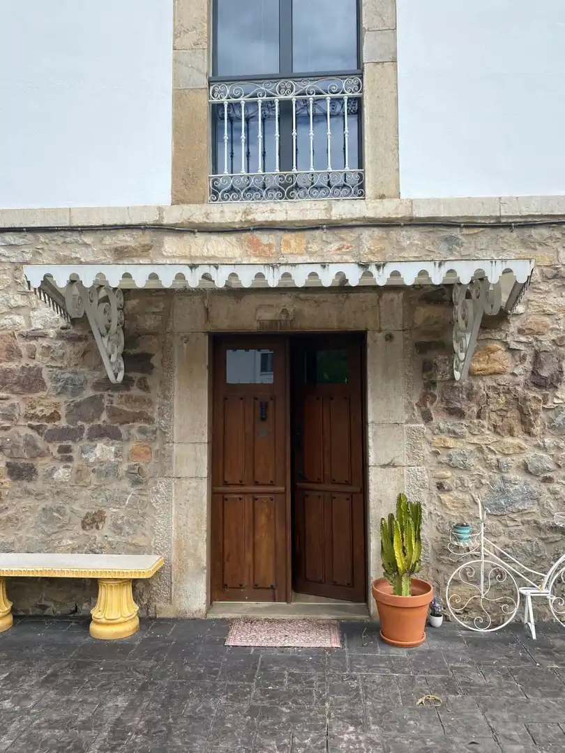 Vista exterior de Casa o xalet en venda en Aller amb Calefacció, Terrassa i Traster