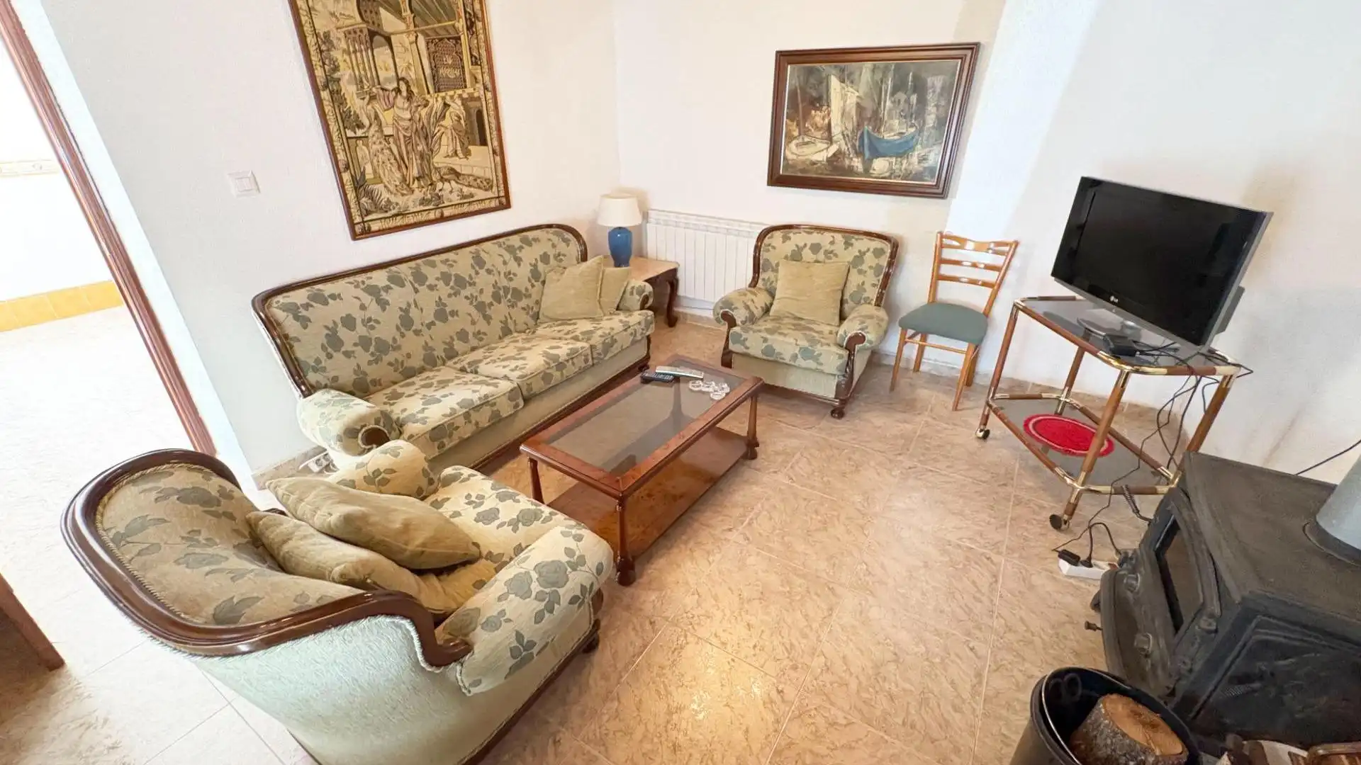 Sala d'estar de Casa o xalet en venda en Pedrosillo de los Aires amb Calefacció i Moblat