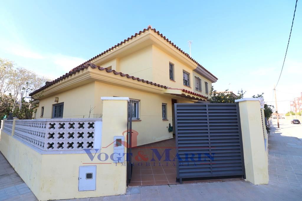 Exterior view of Single-family semi-detached for sale in Roses  with Air Conditioner, Heating and Private garden