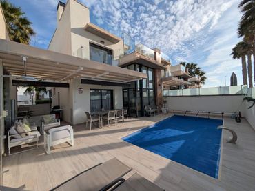 Villa zum Verkauf in Orihuela Costa