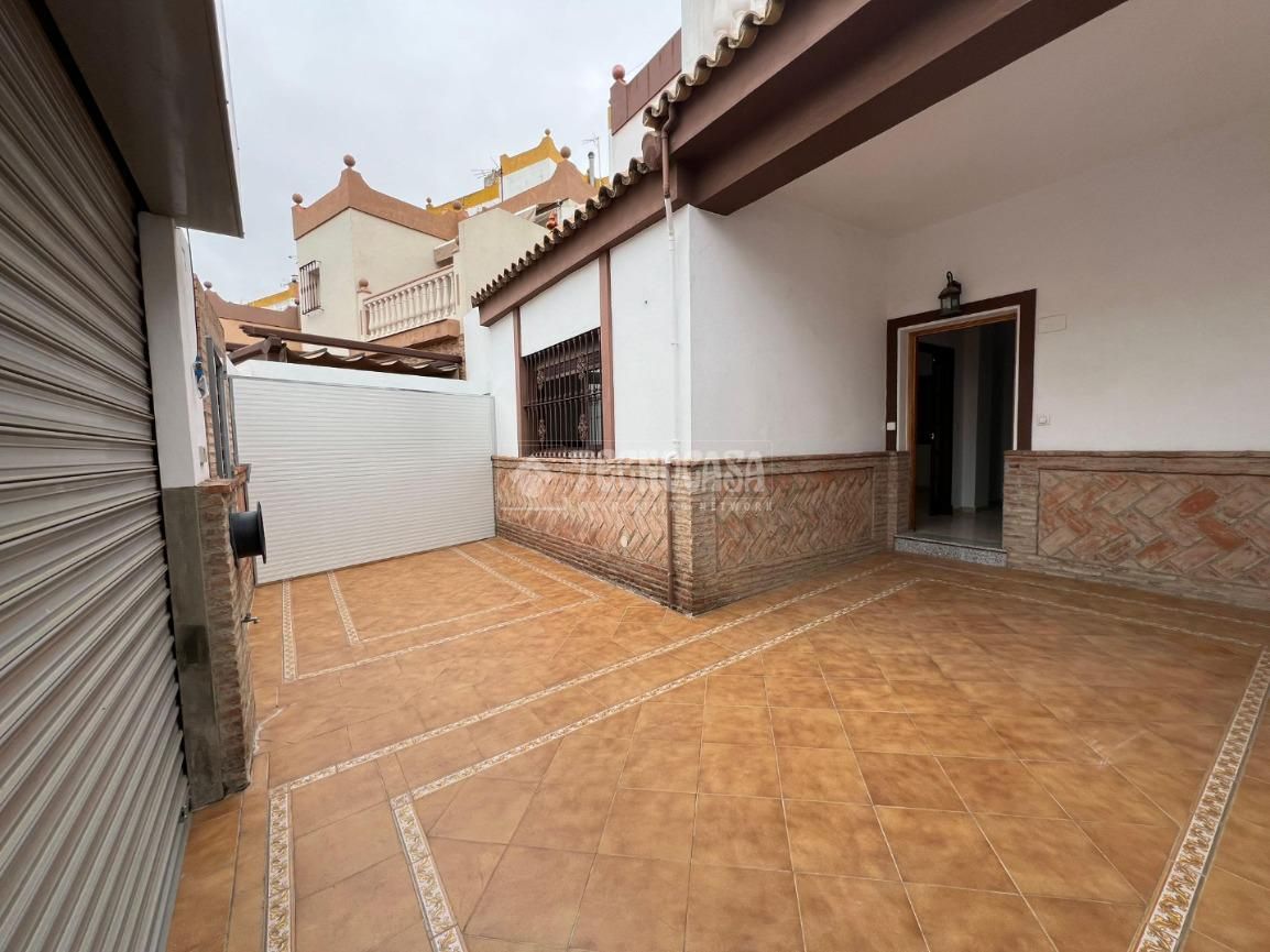 Jardí de Casa o xalet en venda en Alcalá de Guadaira amb Aire condicionat, Terrassa i Traster