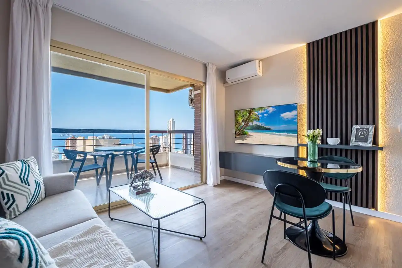 Sala d'estar de Pis en venda en Benidorm amb Piscina i Moblat