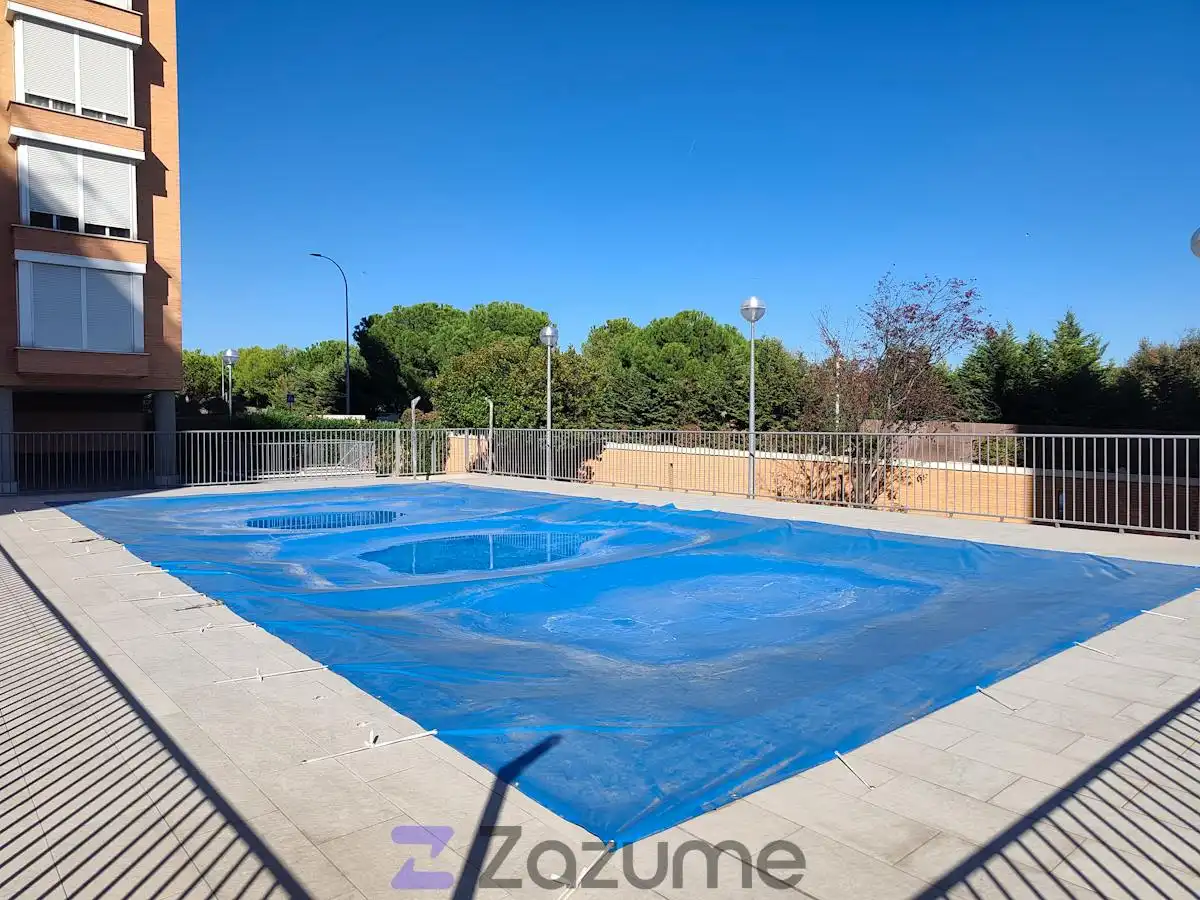 Schwimmbecken von Wohnung zur Miete in Usera