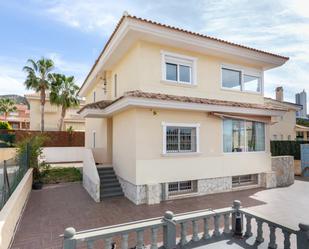 Vista exterior de Casa o xalet en venda en Benidorm amb Calefacció, Jardí privat i Parquet