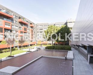 Exterior view of Apartment for sale in  Madrid Capital  with Air Conditioner and Swimming Pool