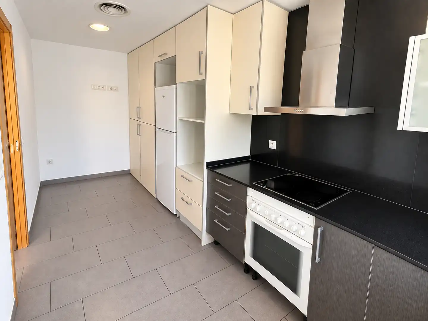 Cocina de Casa o chalet en venta en Vilanova i la Geltrú con Aire acondicionado, Calefacción y Jardín privado