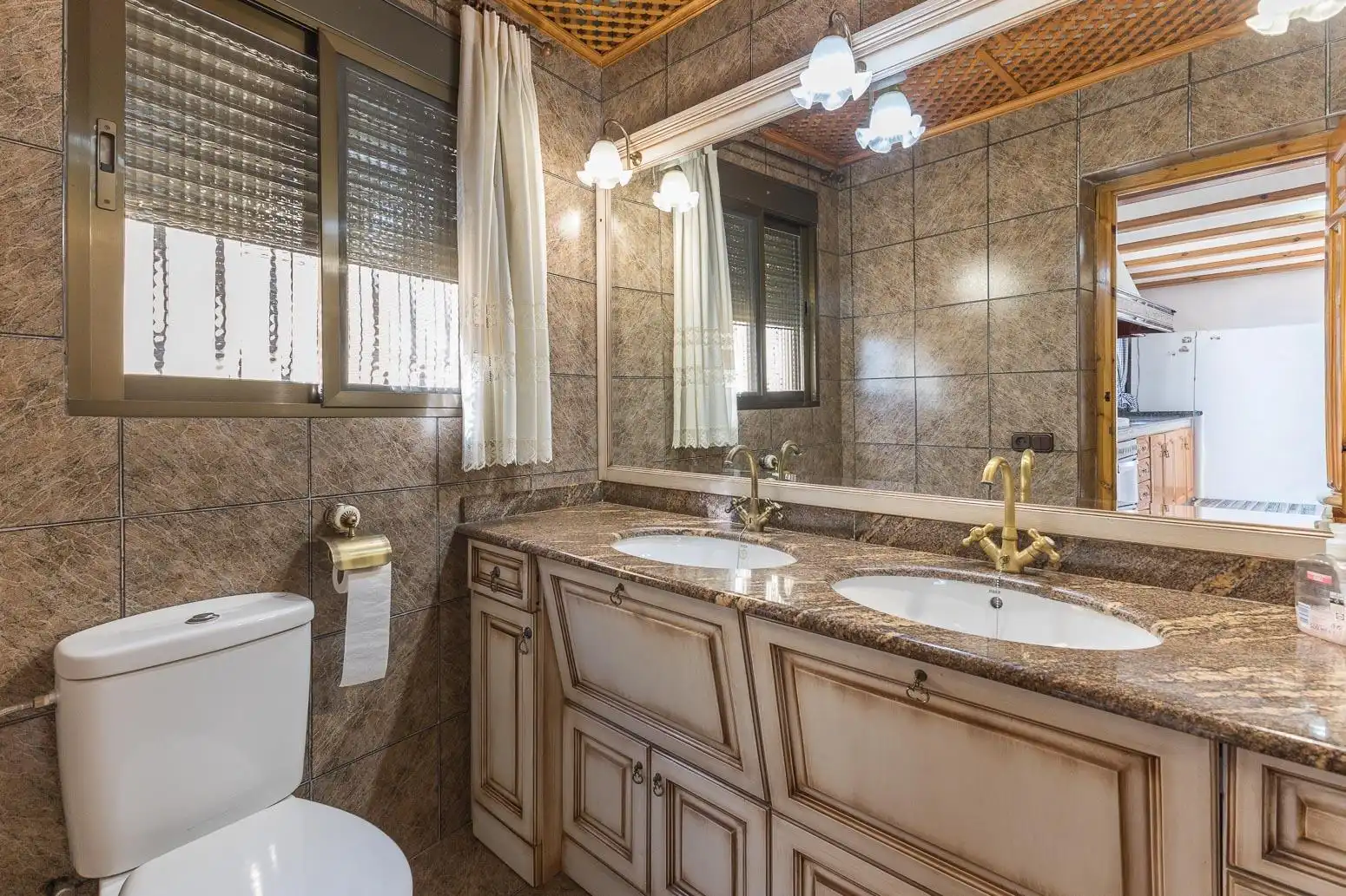Baño de Casa o chalet en venta en La Pobla de Vallbona con Aire acondicionado, Calefacción y Jardín privado