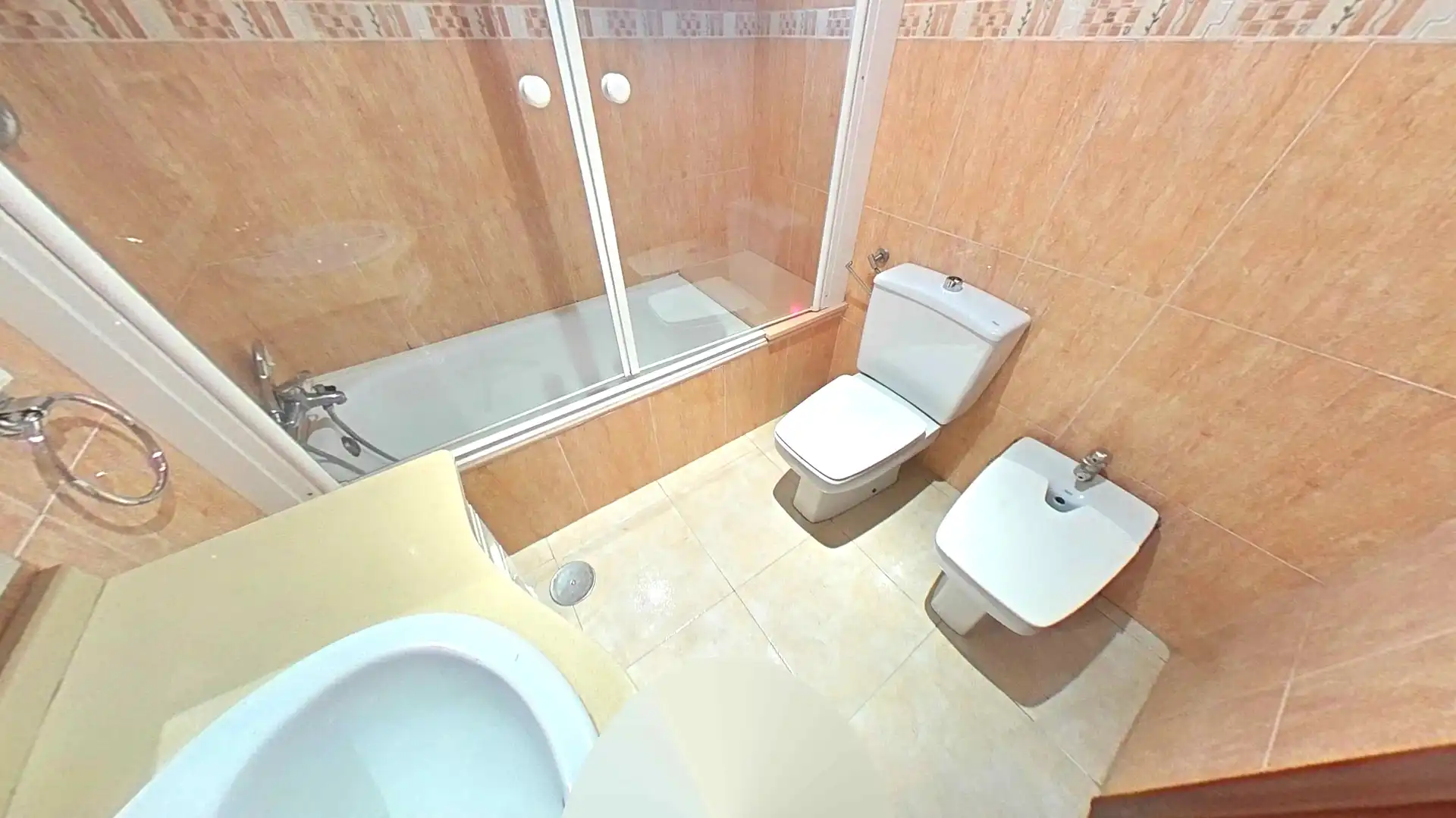 Badezimmer von Wohnungen zum Verkauf in Elche / Elx mit Klimaanlage und Balkon