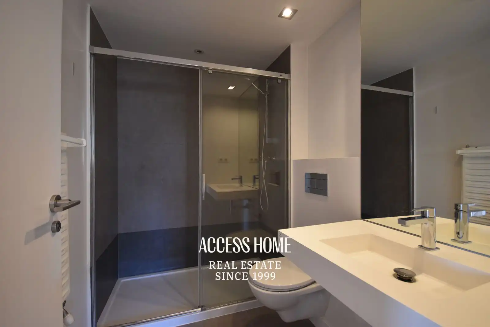 Bathroom of Flat for sale in Alella, Barcelona