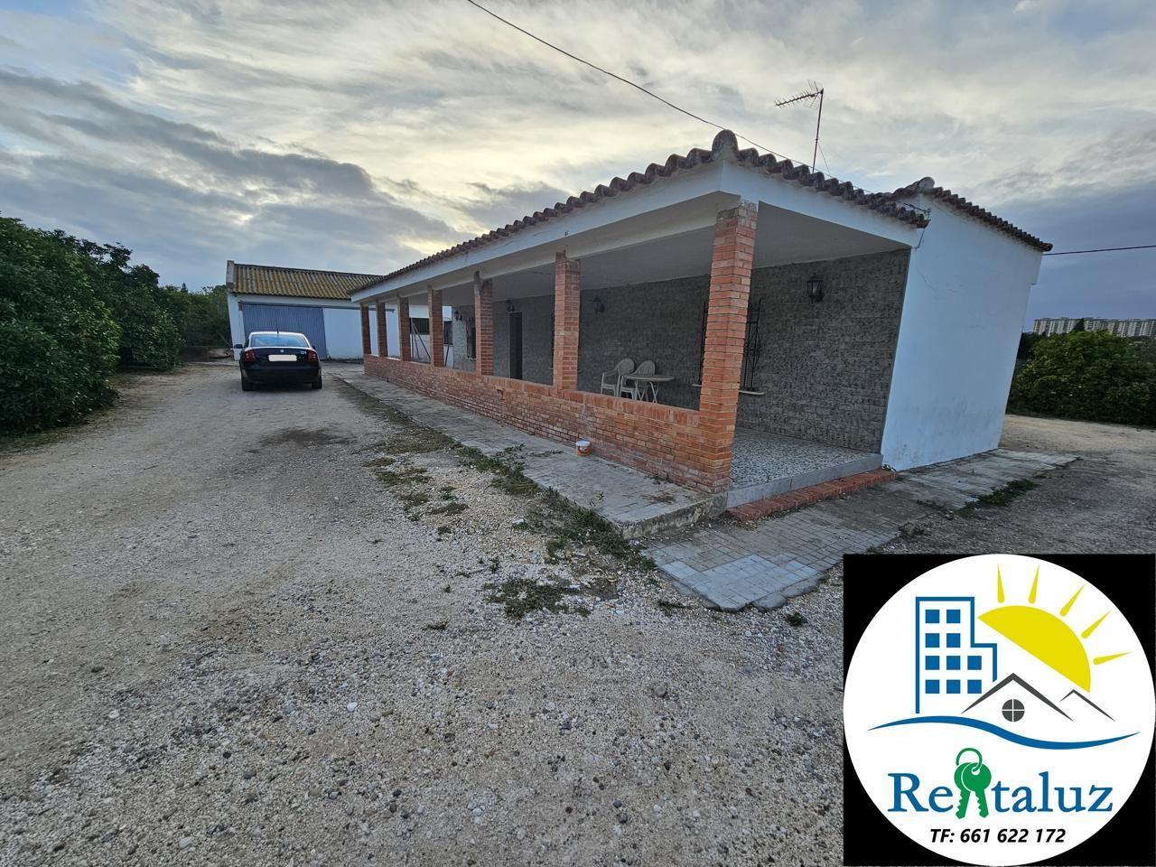 Vista exterior de Casa o xalet en venda en Jerez de la Frontera amb Jardí privat i Traster